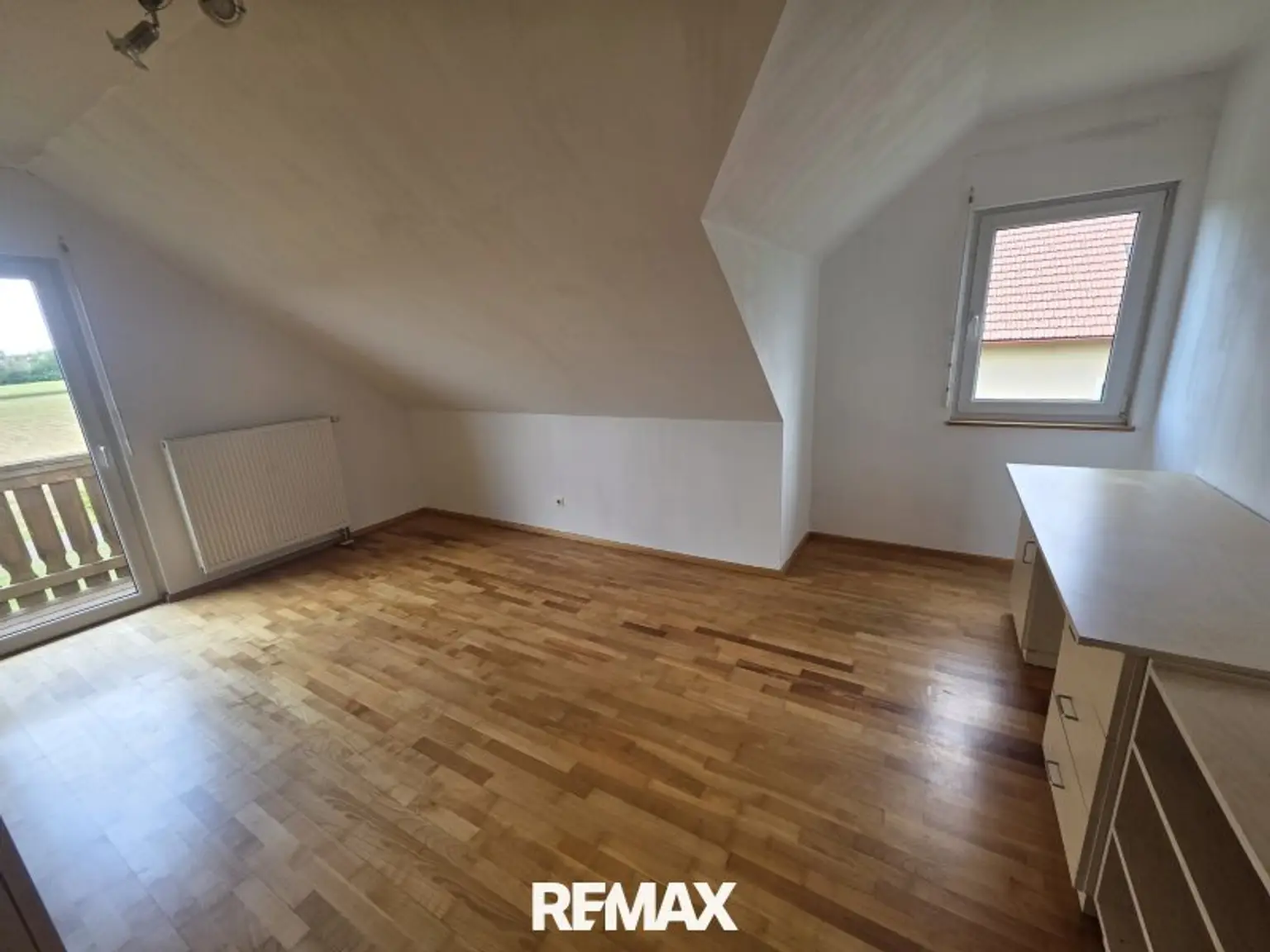 Zimmer 2, OG