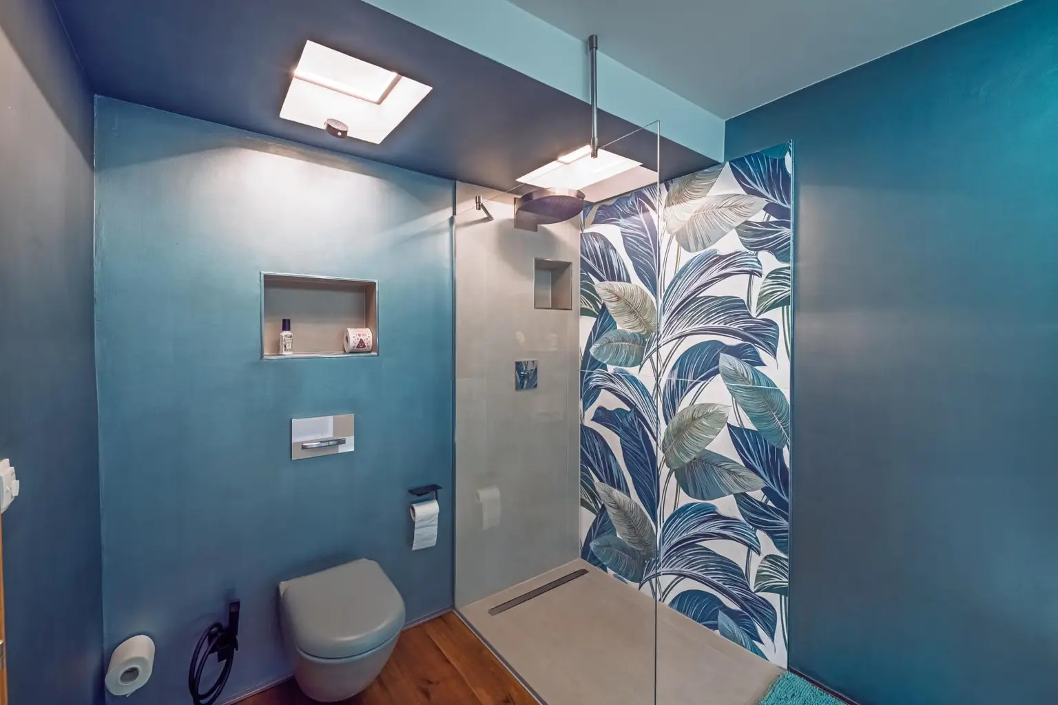 Bad mit Dusche im EG