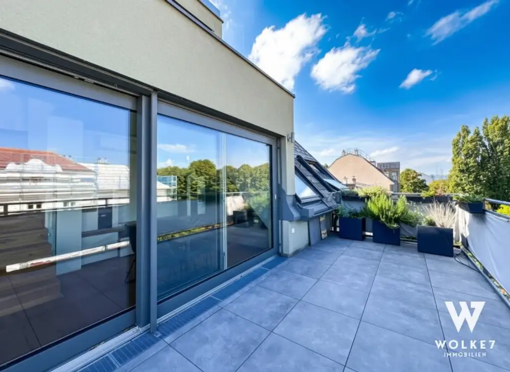 Exklusive 3-Zimmer-Dachgeschoss-Maisonette mit der Terrasse und Tiefgaragenplatz