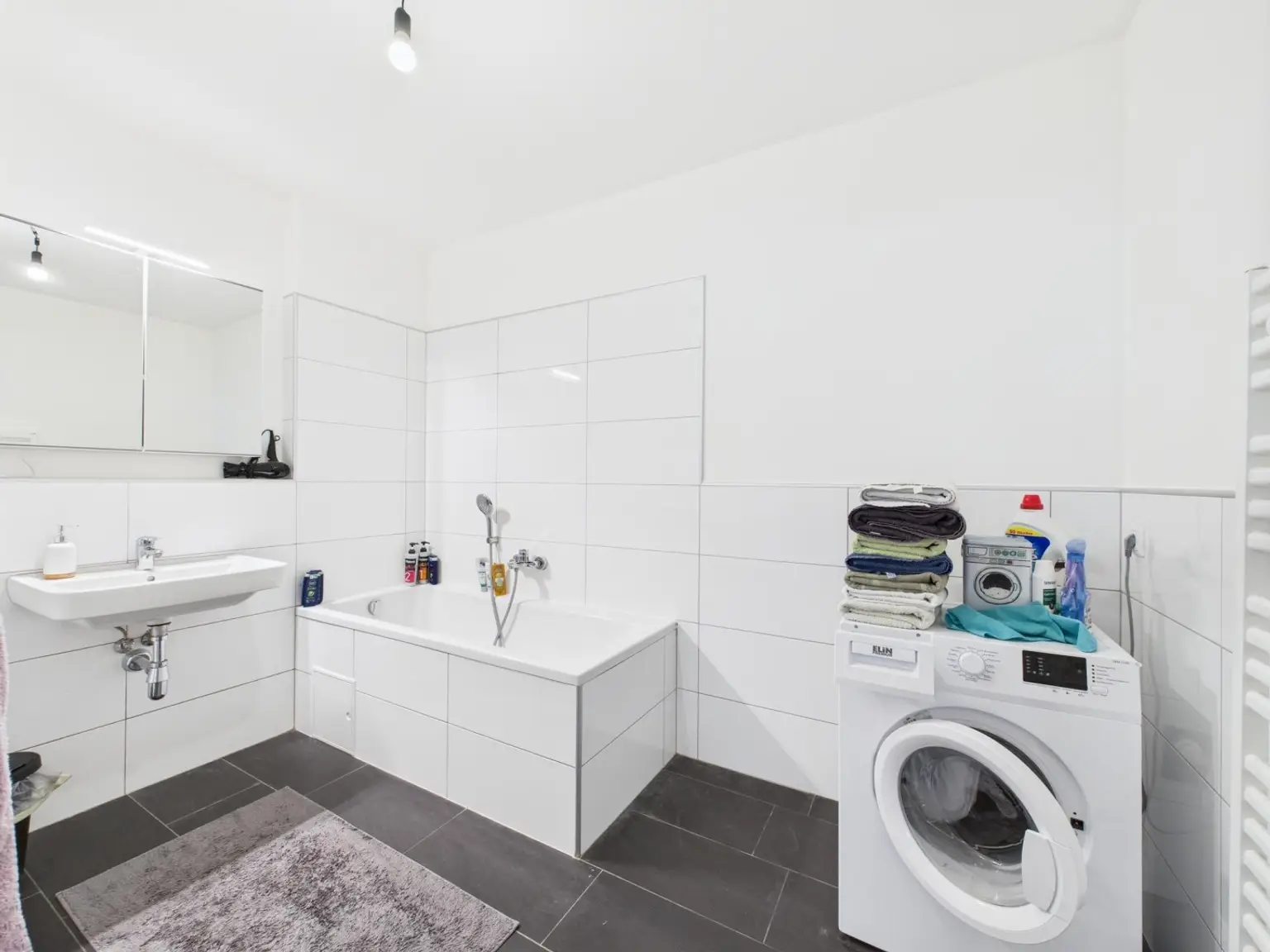 LINZ (FROSCHBERG):  TOP-MIETWOHNUNG (4 Zimmer) ca. 98,57 m² WFL. - XL Terrasse/Loggia ca. 33,41m²