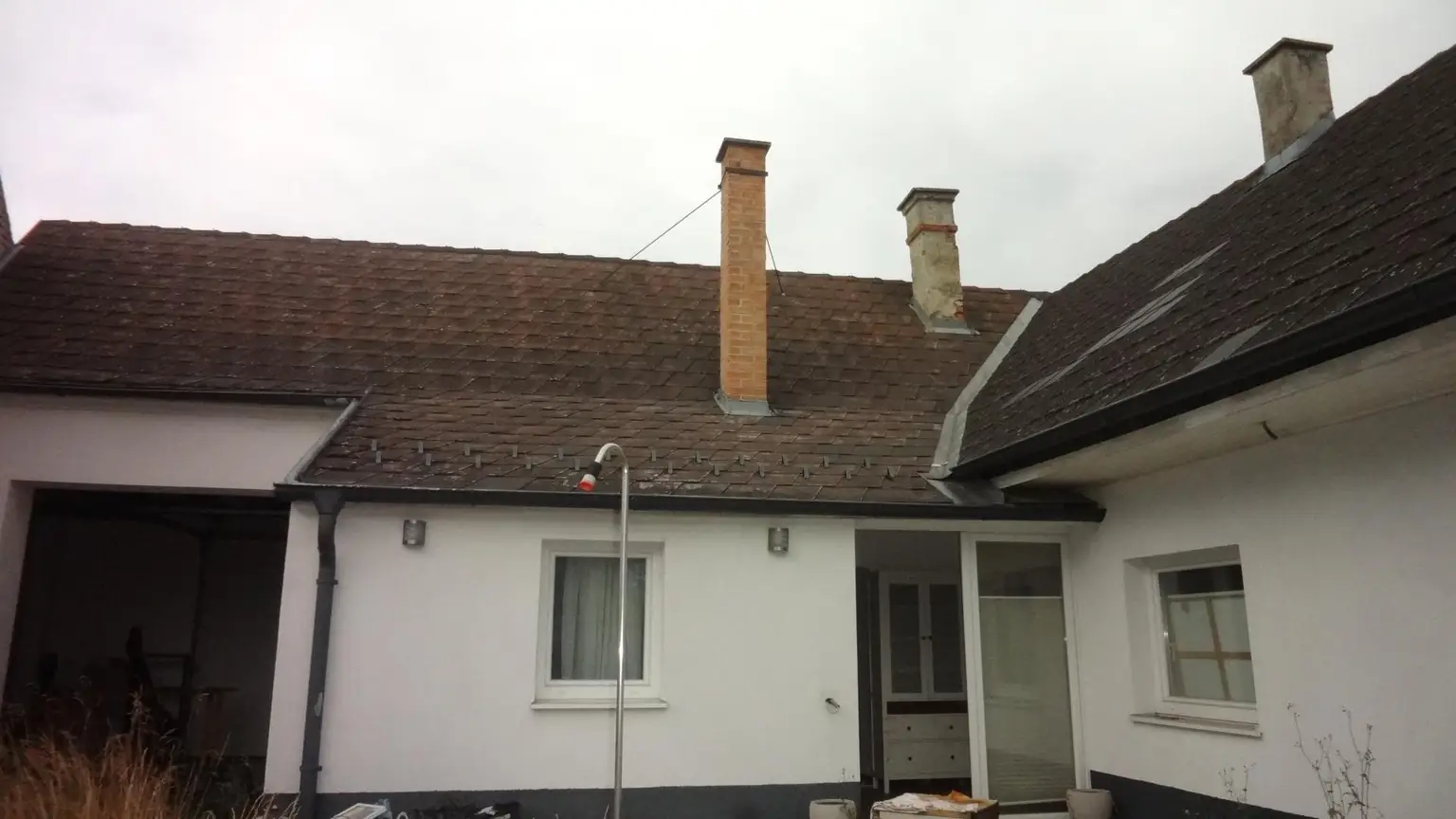 Einfamilienhaus mit Nebengebäude
