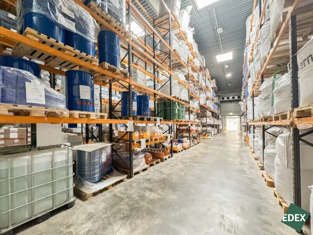 Modernes Regallager (9,5m RH) an der S33