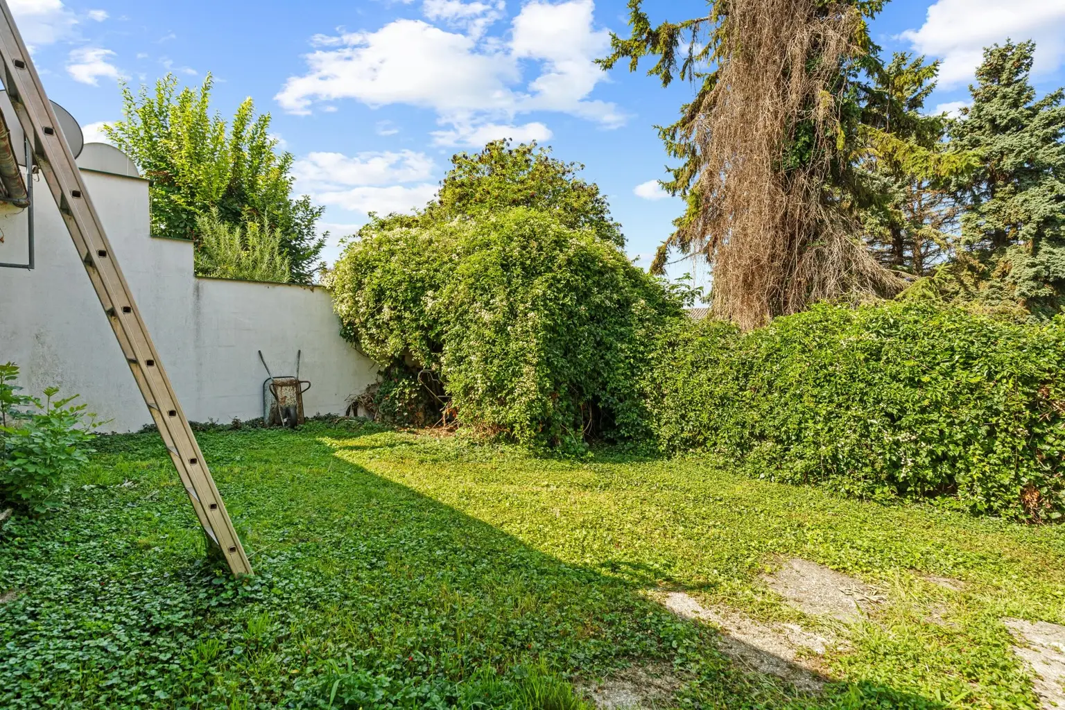 "Ihr Projekt mit Potenzial - Sanierungbedürftiges Haus in ruhiger Dorflage!"