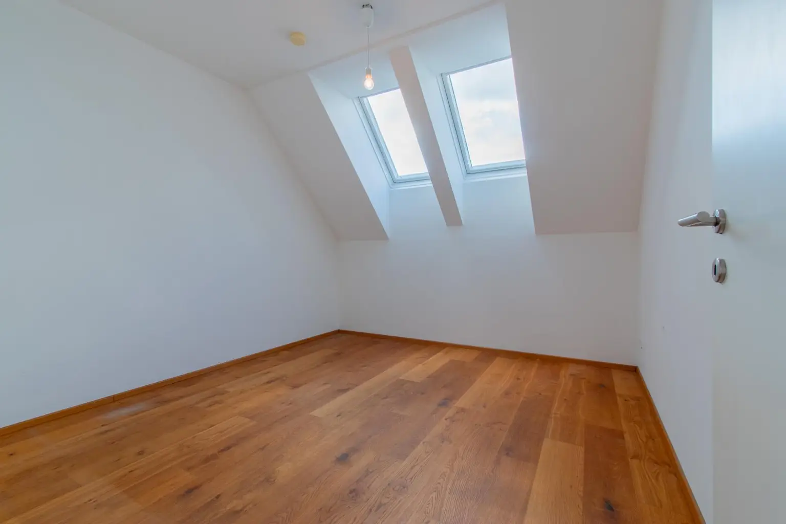 "Lichtdurchströmte Dachgeschosswohnung – inkl. Garagenstellplatz!"
