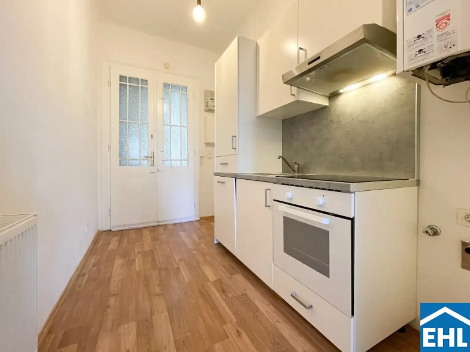 In U-Bahn-Nähe: Singlewohnung in wunderschönem Altbau