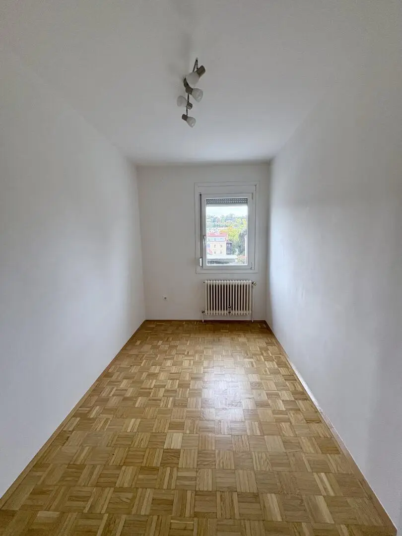 Geidorf: Großzügige 4 Zimmer-Mietwohnung, verglaste Loggia, WEG geeignet.