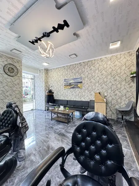 Anlagepaket mit 5 Geschäftslokale & 1 Wohnung – stabile Mieteinnahmen – attraktive Rendite 5,25%