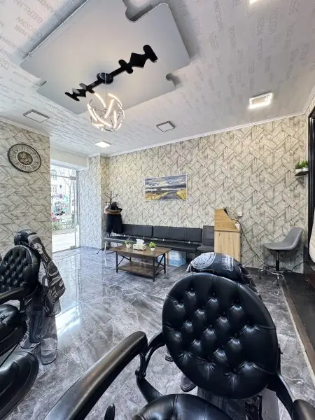 Anlagepaket mit 5 Geschäftslokale & 1 Wohnung – stabile Mieteinnahmen – attraktive Rendite 5,25%