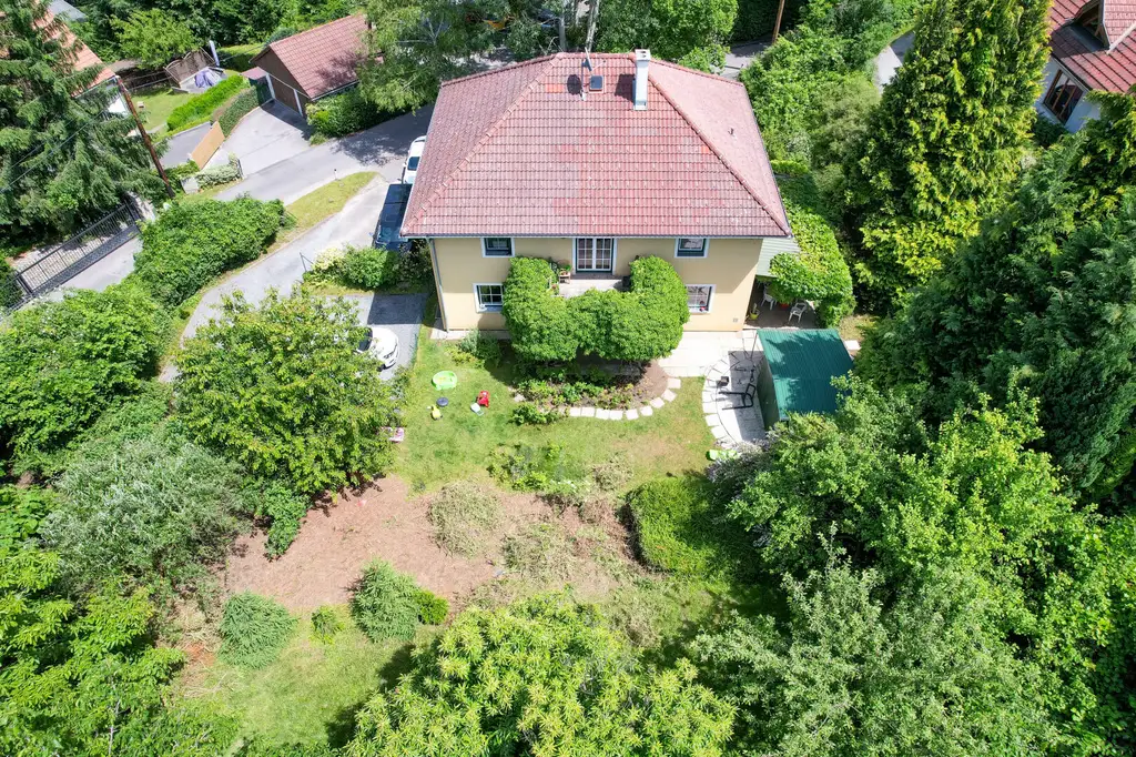 Exklusive Villa in bester Lage von Graz - privat, naturnah, perfekte Balance aus Komfort und Lebensqualität.
