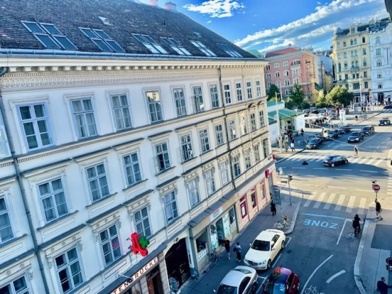 INNENSTÄDTISCHE - 3-Zimmer WOHNUNG -RENOVIERUNGSBEDÜRFTIG- mit sehr viel Potenzial - in Top Lage Wiens beim NASCHMARKT - Nähe KARLSPLATZ!