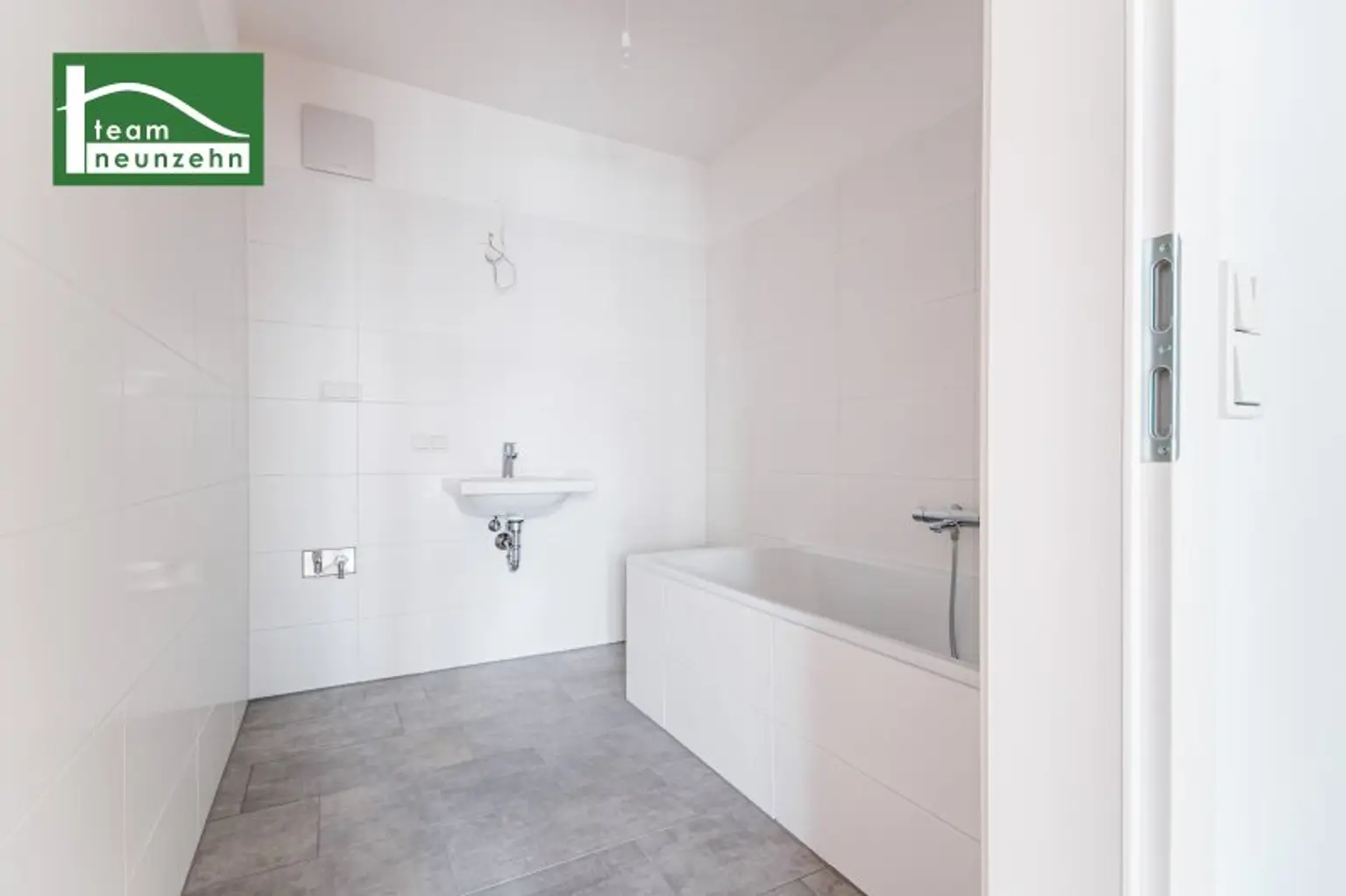 Sofort vermietbar, auch die Küche ist bereits inkludiert - Erstbezugs-Anlegerwohnung (Nettopreis)  in Toplage auf Eigengrund unweit der U1