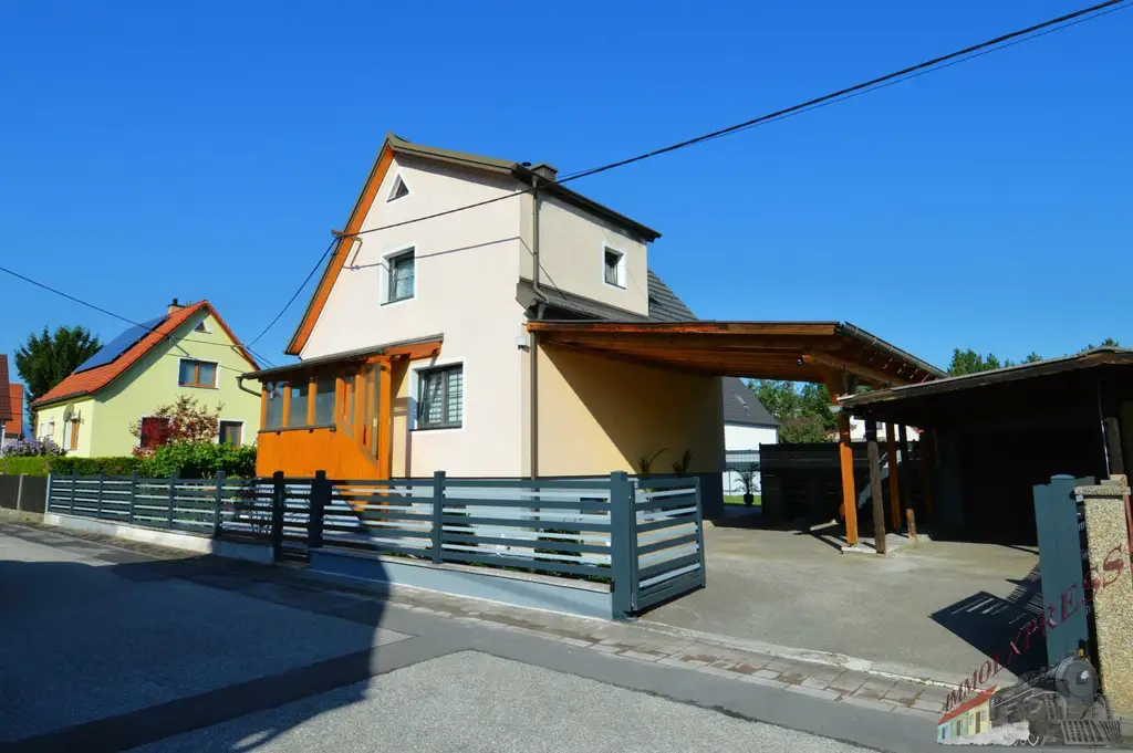 Einfamilienhaus in ruhiger Siedlungslage mit schönem Garten und Solaranlage