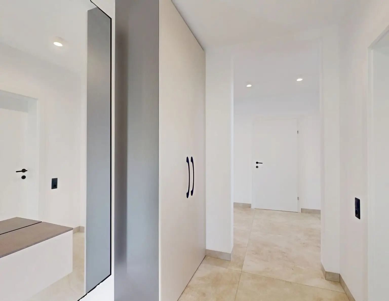 Stilvolle Doppelhaushälfte mit Pool, Designküche und Wohlfühlambiente