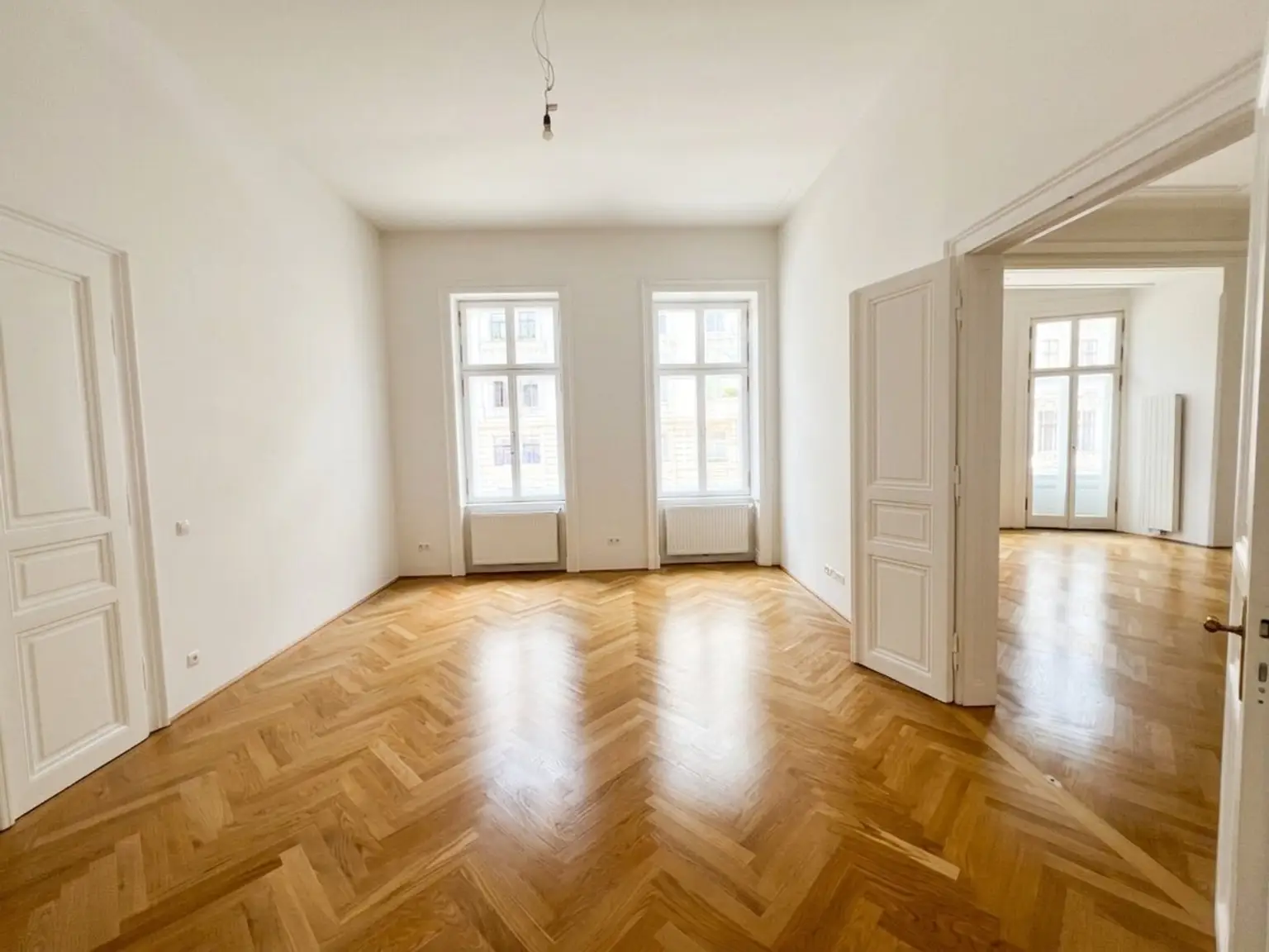 Prunkvolle Altbau-Wohnung im repräsentativen Haus / Wonderful apartment in a representative building