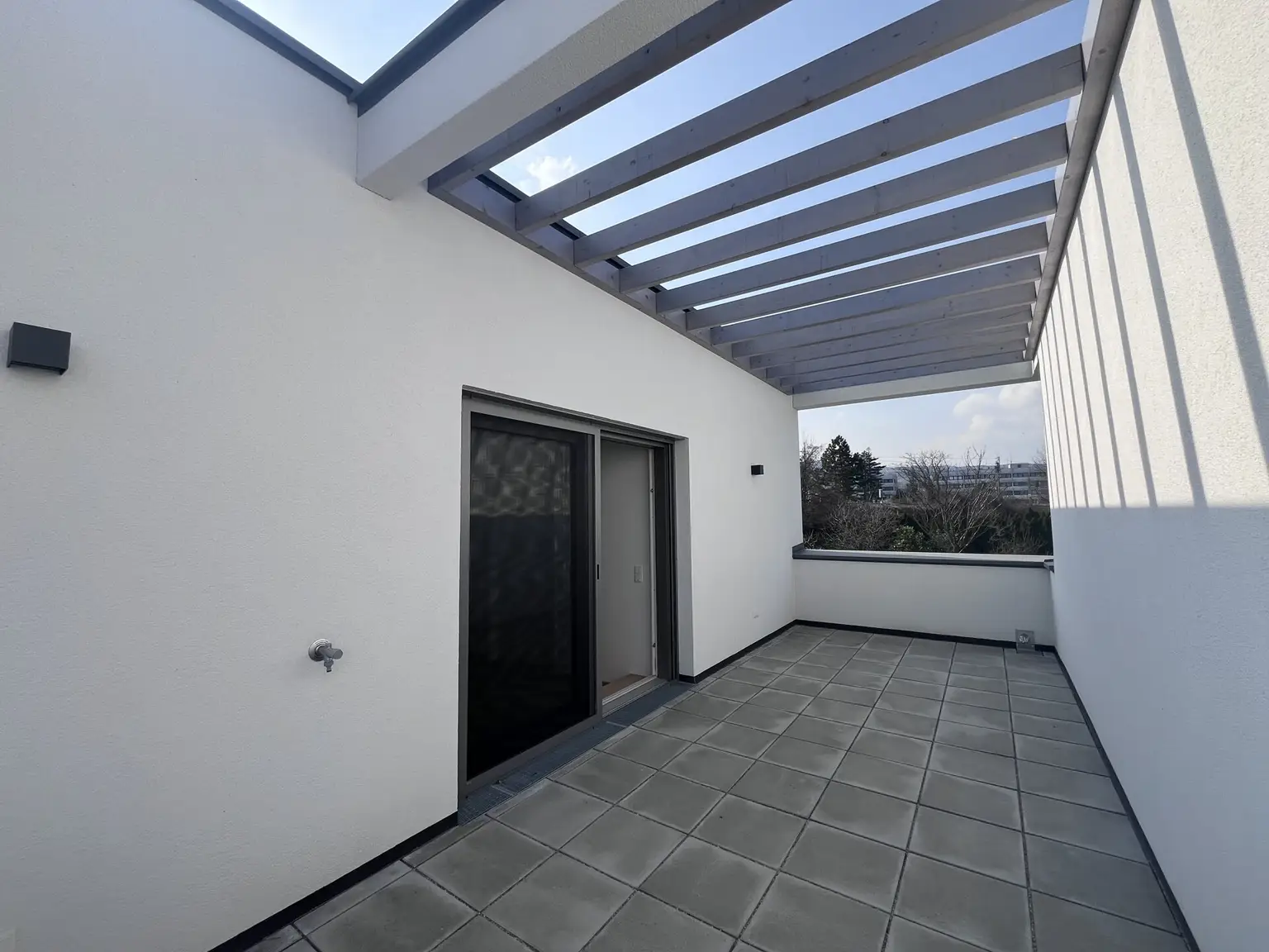 Erstbezug !!! Traumhafte Doppelhaushälfte -  mit 5 Zimmern, Garten, Wohnkeller und Stellplätzen!