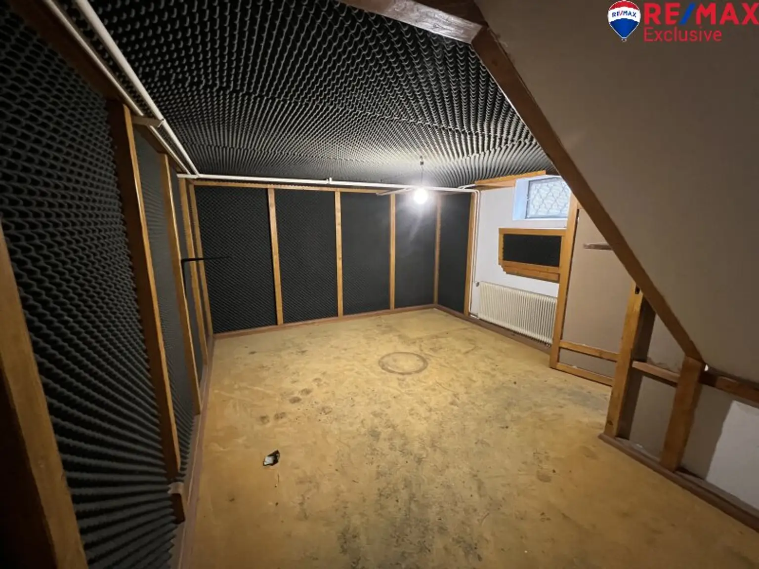 Der Hohen Wand und dem Schneeberg so nah! Sanierungsbedürftiges Einfamilienhaus mit Garten und Garage!