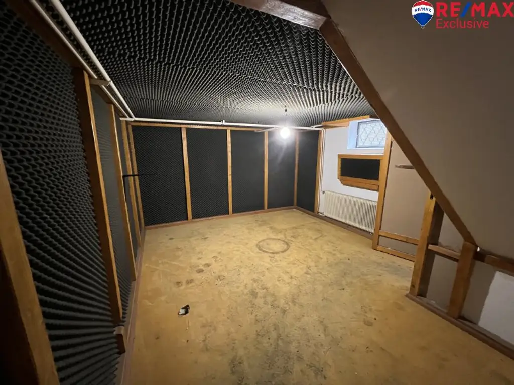 Der Hohen Wand und dem Schneeberg so nah! Sanierungsbedürftiges Einfamilienhaus mit Garten und Garage!