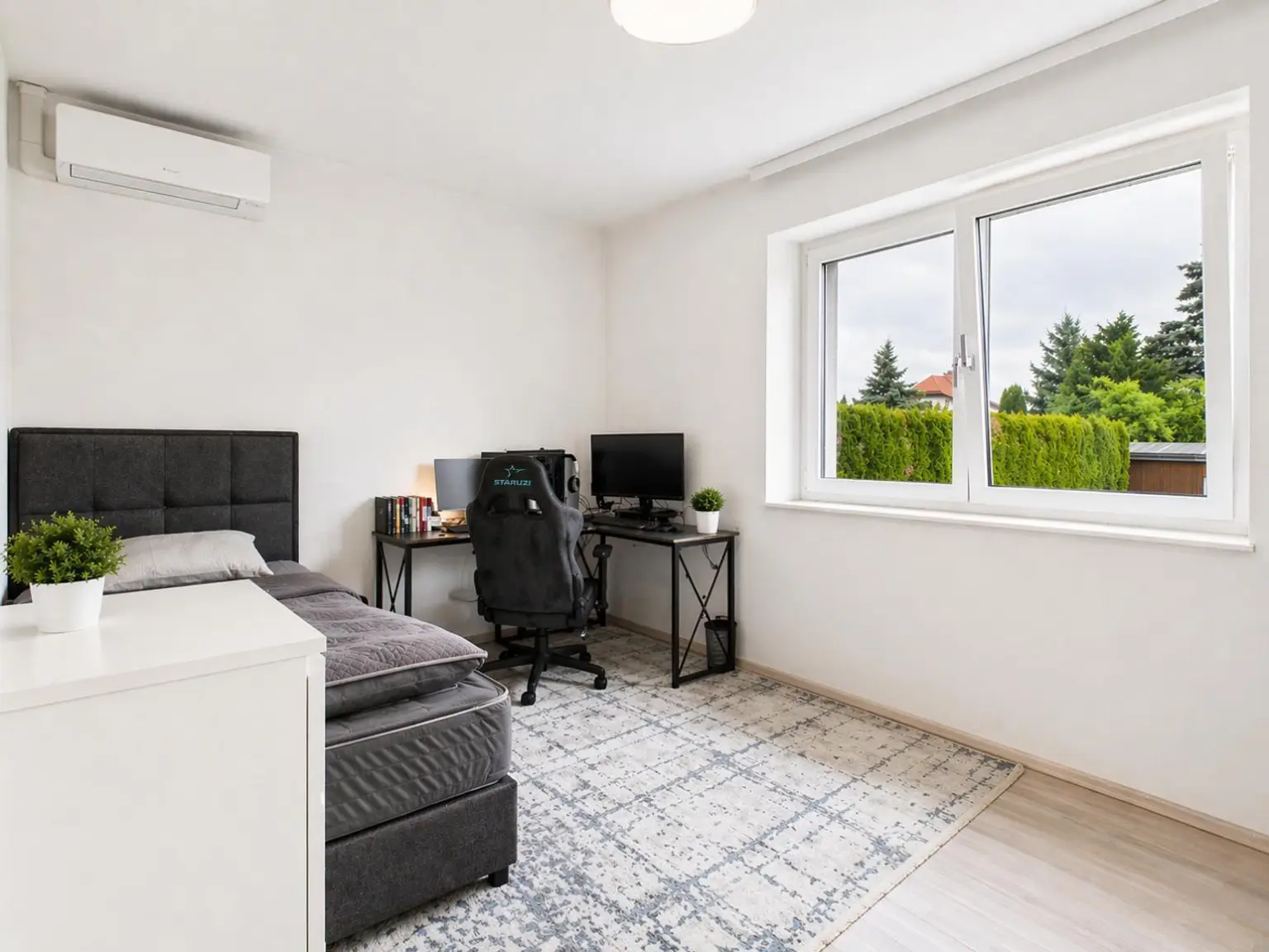 Schlafzimmer 2