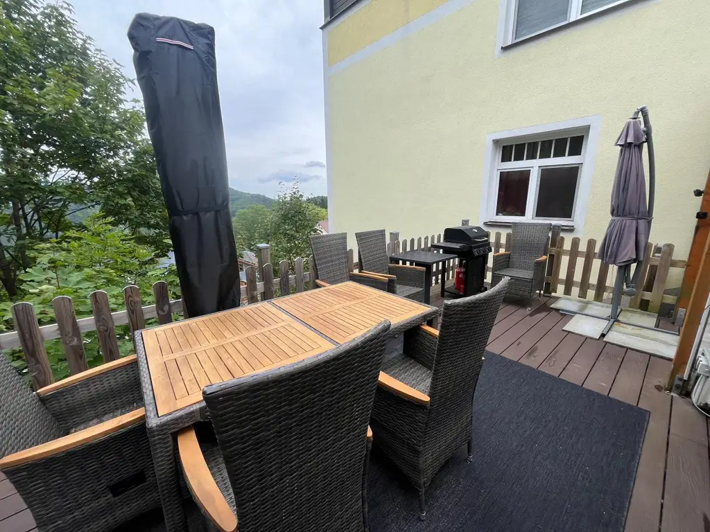 Gemütliche Wohnung mit großzügiger Terrasse und tollem Fernblick!