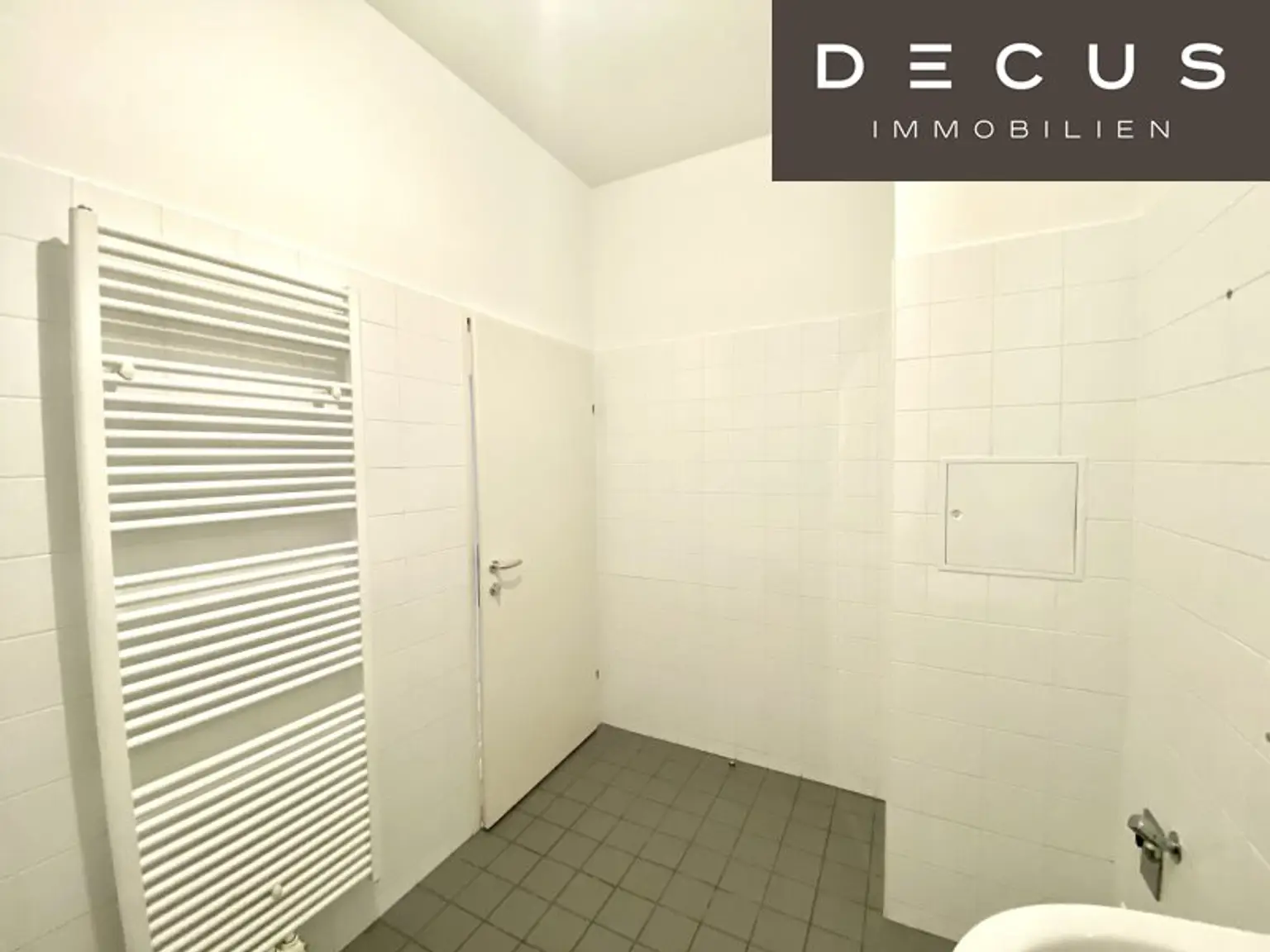 * AB DEZEMBER * 2 ZIMMER WOHNUNG * MIT BALKON * NÄHE HAUPTBAHNHOF UND KEPLERPLATZ * TOP INFRASTRUKTUR