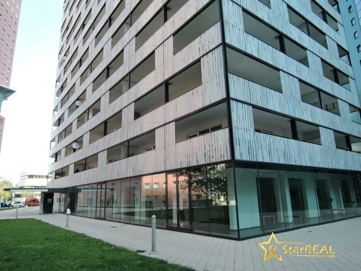 20. STOCK! TOP-WOHNUNG IM DELUGAN MEISSL TOWER. GARAGENPLATZ VORHANDEN. Sauna und Fitnessraum im Haus.