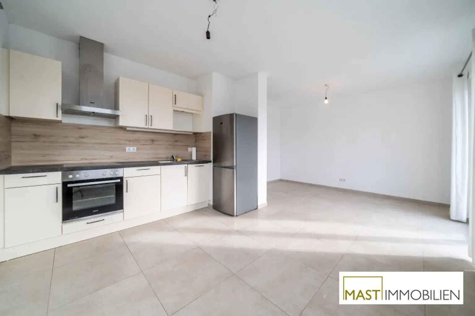 direkt im Herzen von Strasshof: moderne Wohnung mit Balkon und hochwertiger Ausstattung *sofort bezugsbereit