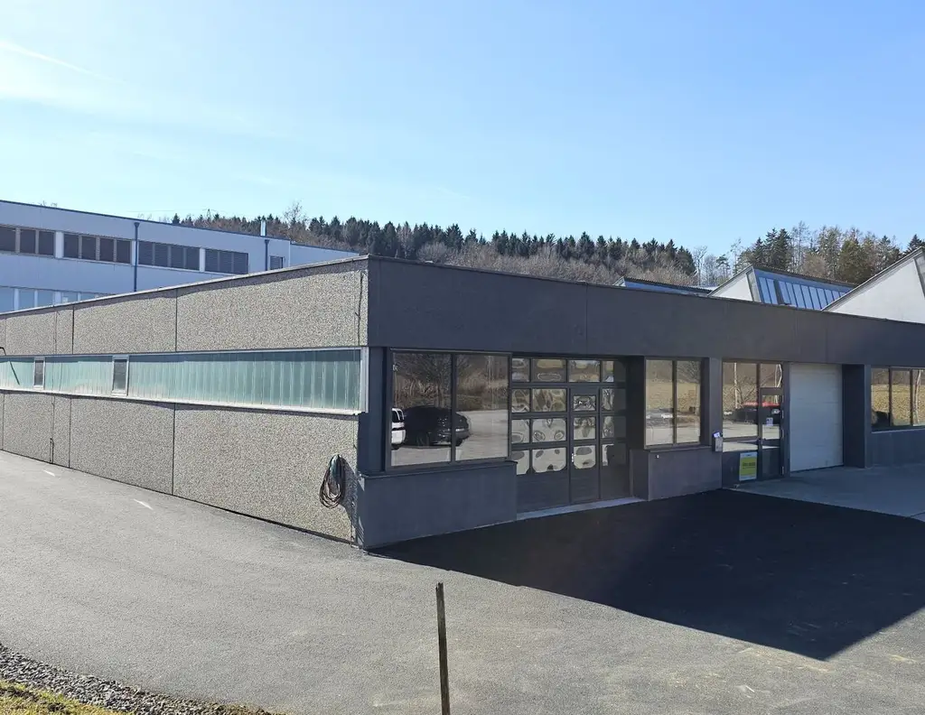 444m² große Halle, optional mit Küche, WC und Parkplätzen, nur 2 Autominuten bis zur Autobahn in Gleisdorf bei Graz