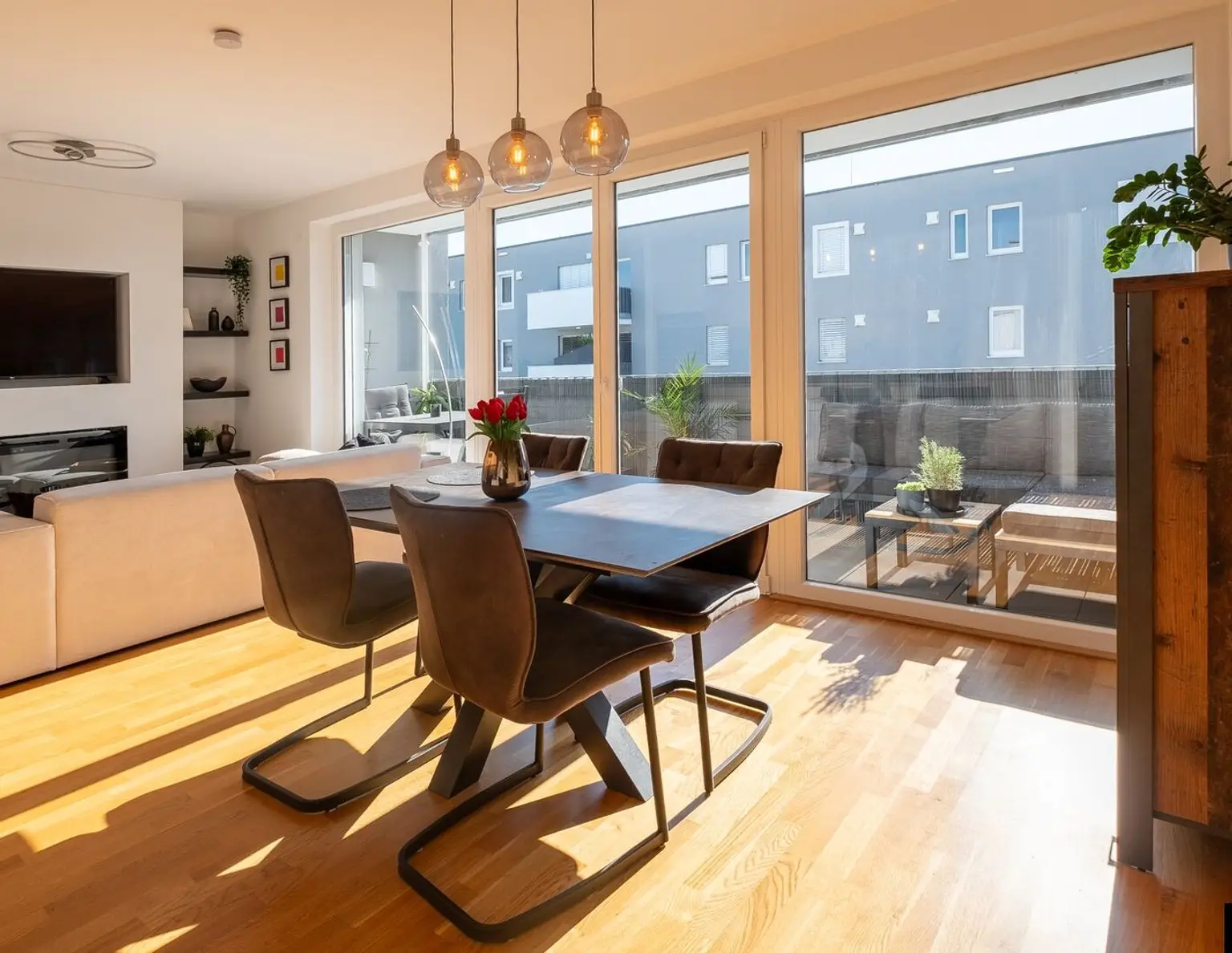 LINZ: Moderne Wohnung mit hellem Balkon