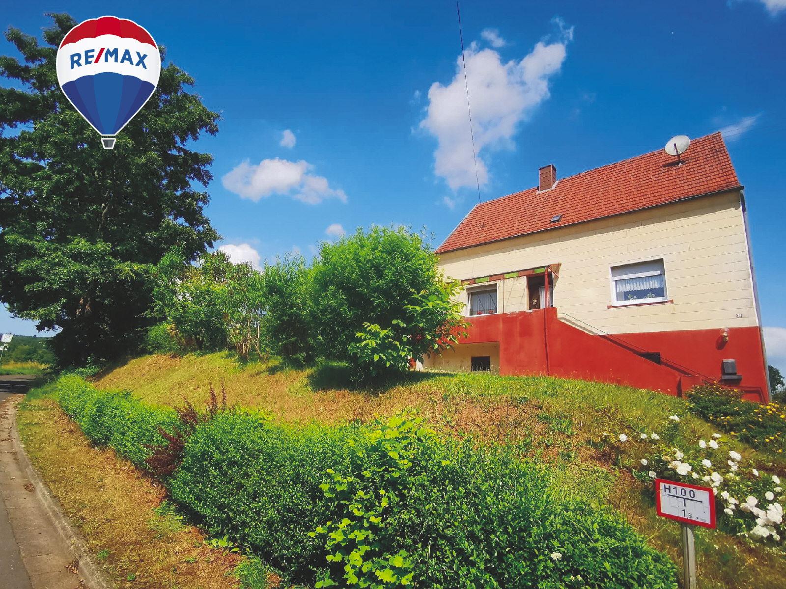 FREISTEHENDES Einfamilienhaus mit GROSSEM Grundstück in naturnaher Lage...!