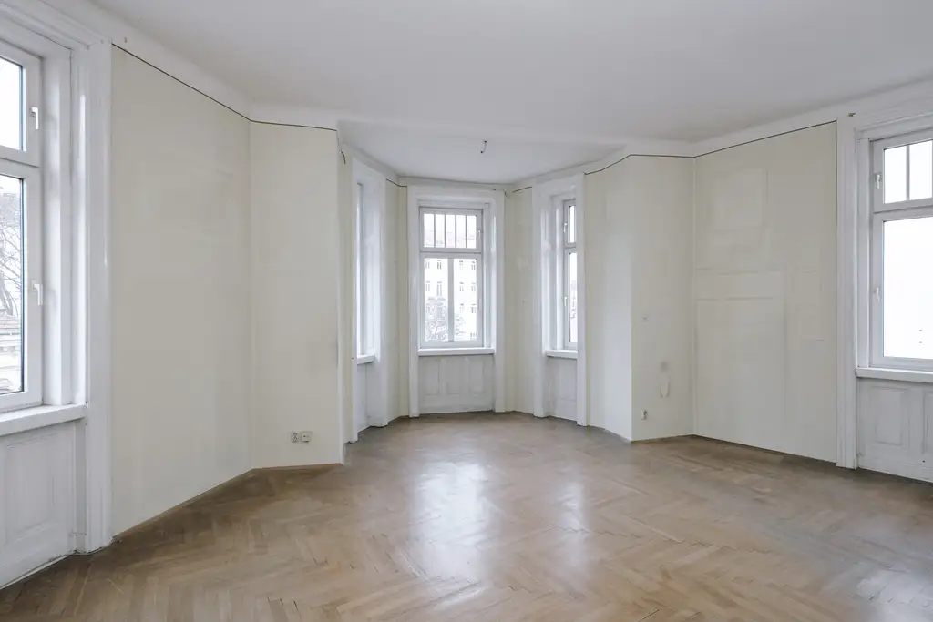 Sanierungsbedürftiges 4 Zimmer Altbau-Juwel in sehr guter zenraler Lage von Döbling!