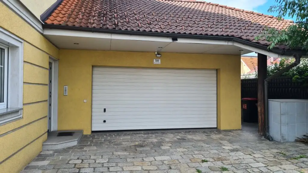 Sehr ruhige Siedlungslage - Riesige (teilbare)  Etagenwohnung mit 2 Balkonen, Garage, Sauna in einem sehr gepflegten Haus