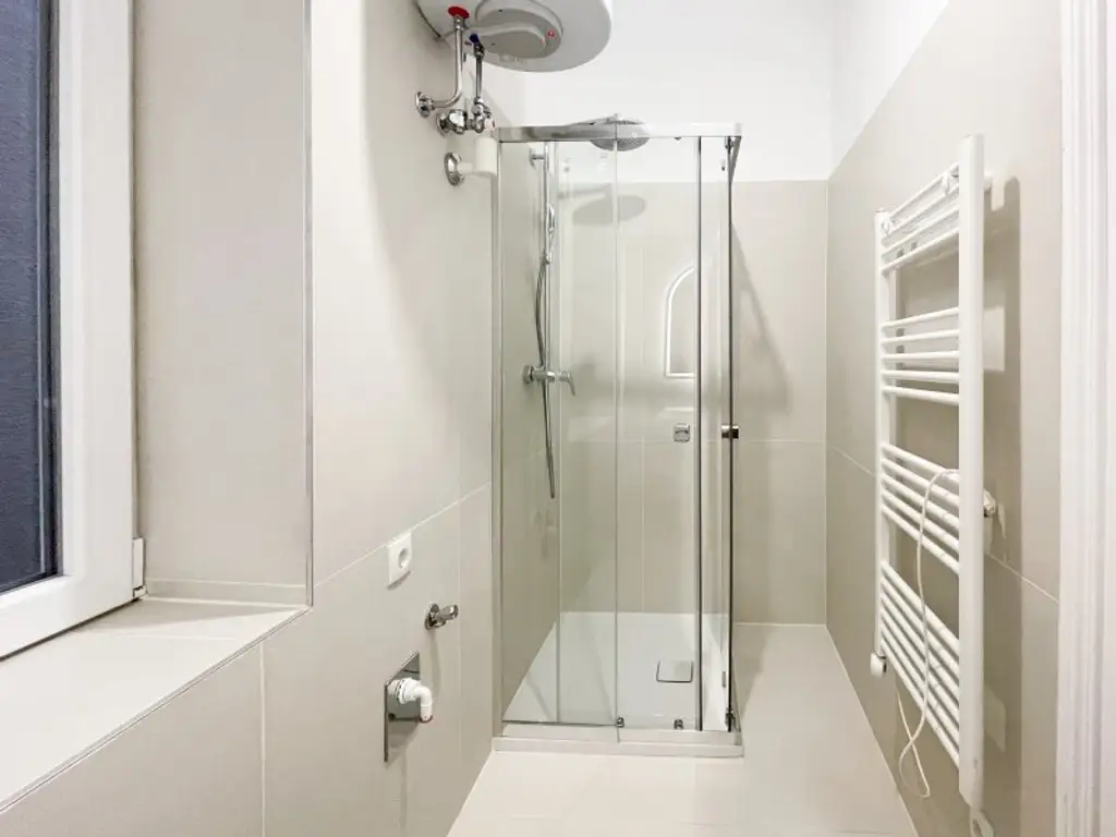 ALTBAU-TRAUM IN WÄHRING – 2,5 ZIMMER • LIFT KOMMT! • TOP LAGE HOFSTATTGASSE