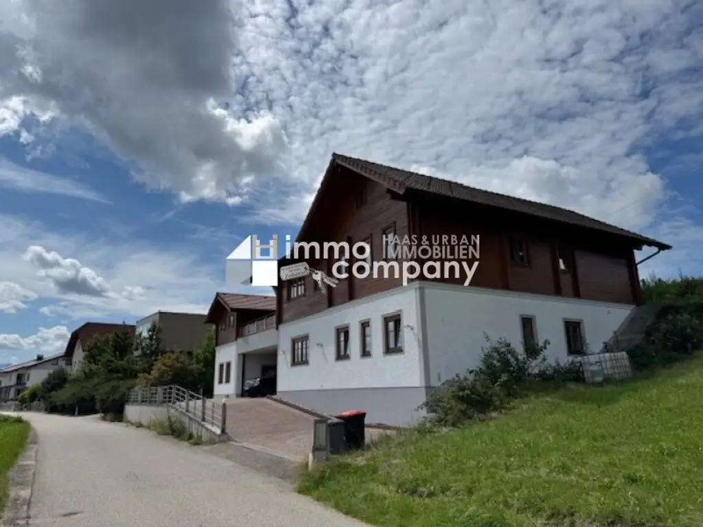 Großzügiges Wohnhaus und Office, top gepflegt! In 9 Minuten am Attersee!