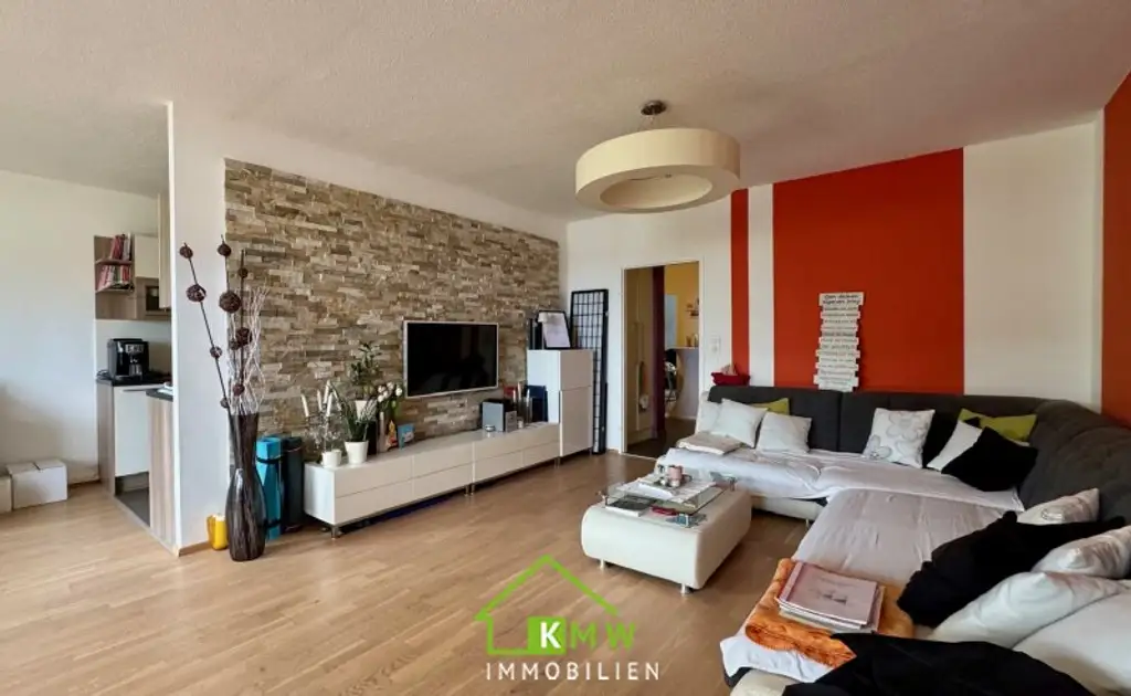 Top Lage - sehr helle und gepflegte 3 Zi. Wohnung mit Balkon in Ruhelage