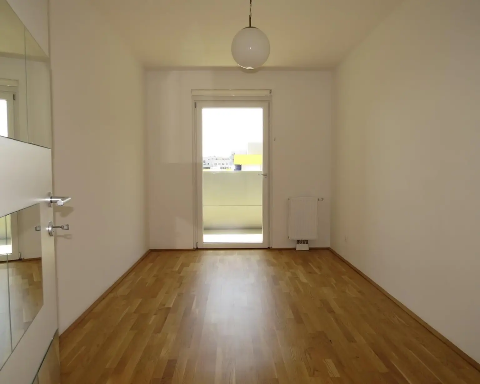 2. Schlafzimmer, Zugang auf den Balkon