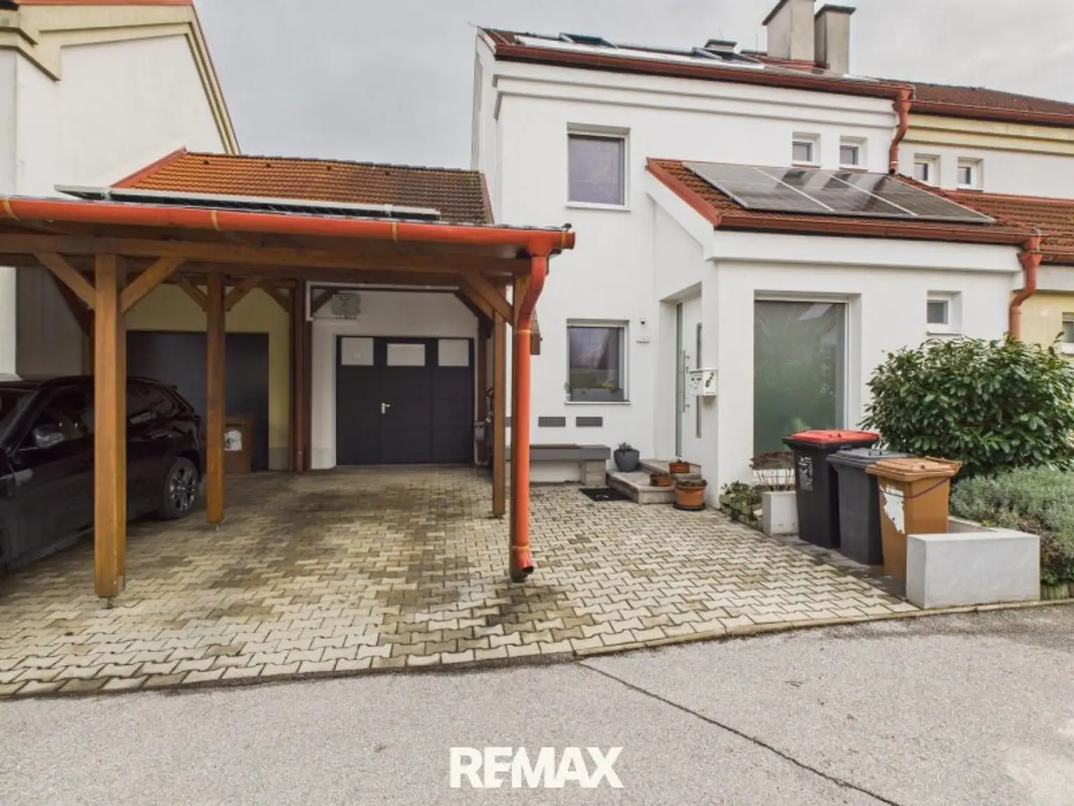 RH Maisonette Bruckneudorf Straßenansicht m.Carpor