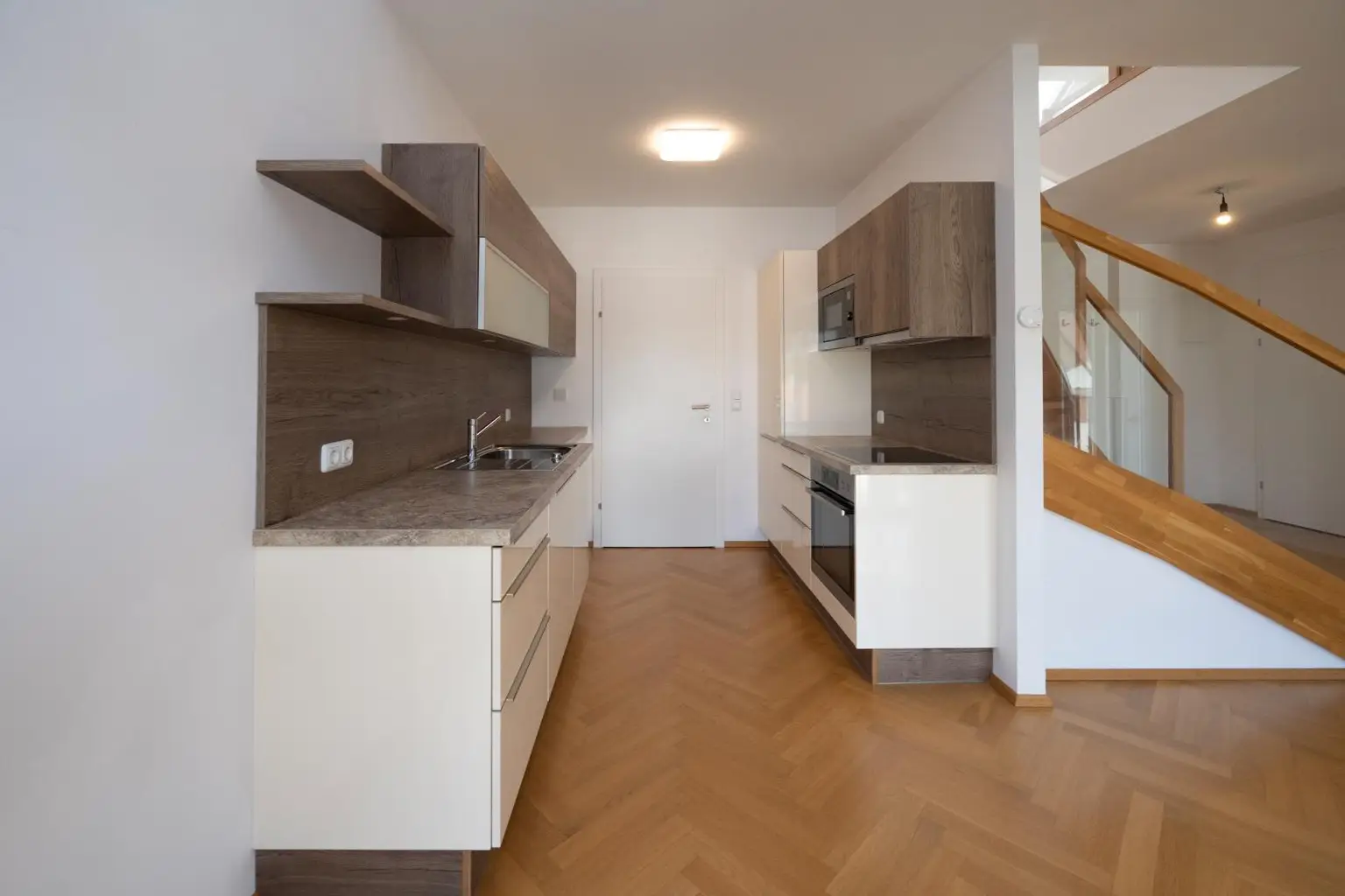 TRADITION TRIFFT MODERNE – EINZIGARTIGES WOHNJUWEL – ZENTRUM VON STEYR! Exklusives Wohnen über zwei Etagen mit traumhafter Dachterrasse!
