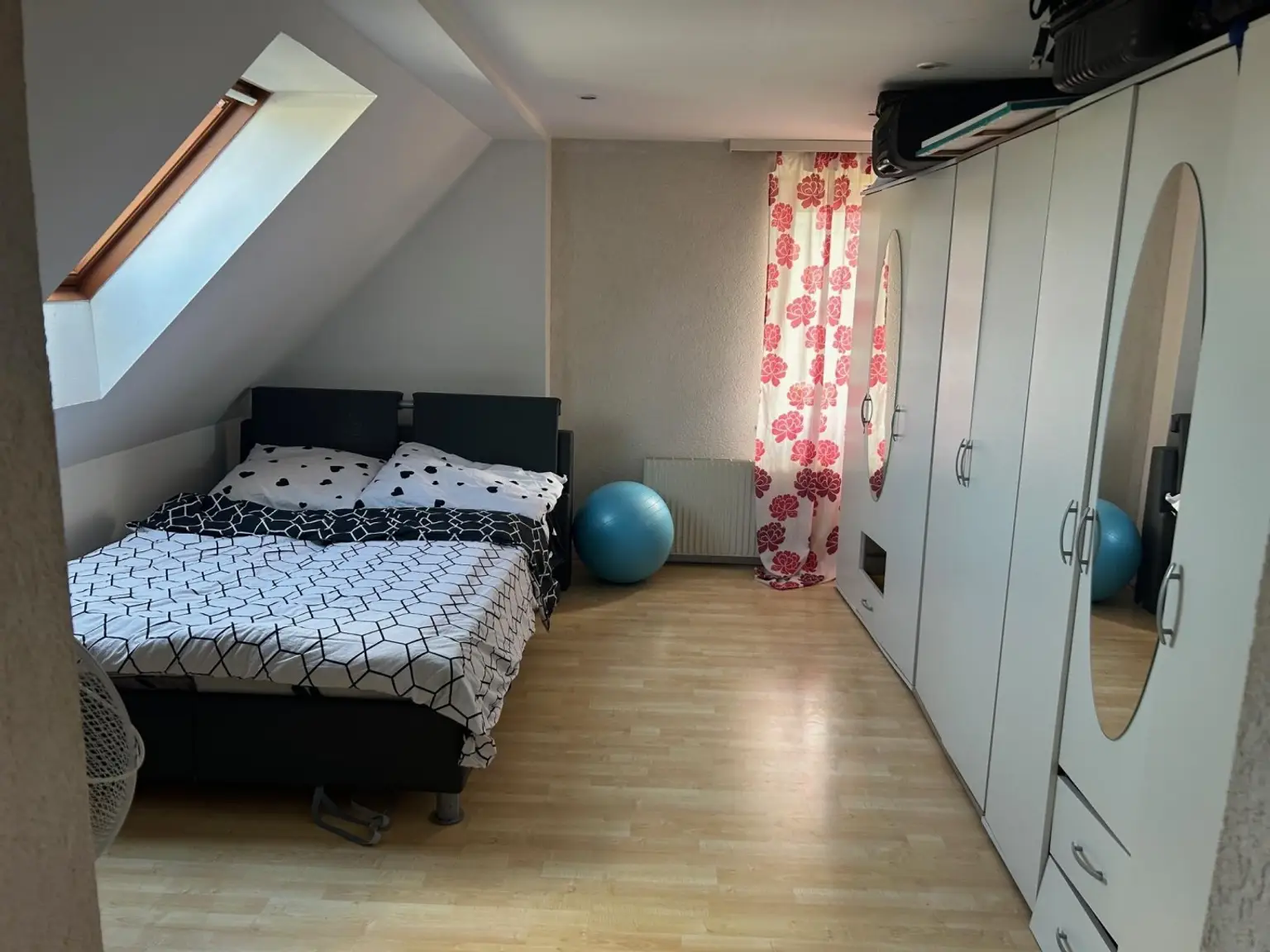 Kompaktes Wohnhaus mit Keller