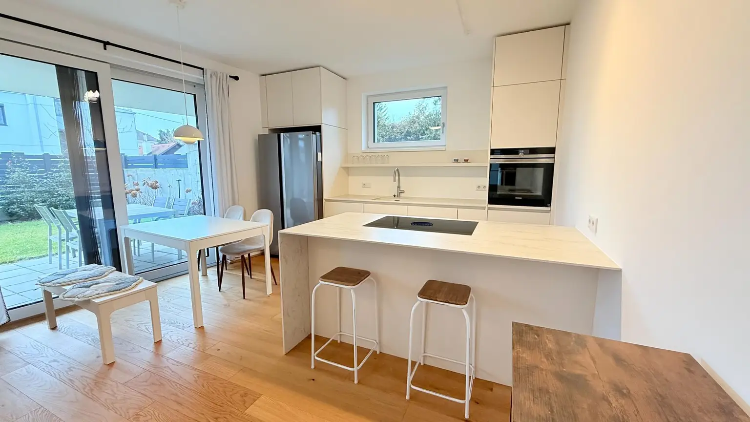 KÜCHE MIT ESSBEREICH