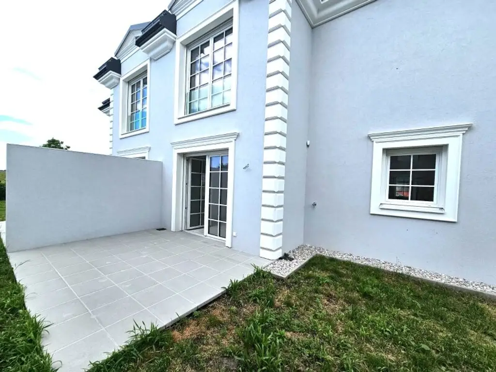 Moderne Doppelhaus-Villa in Niederösterreich: Erstbezug mit Garten, Garage und einen Stellplatz!