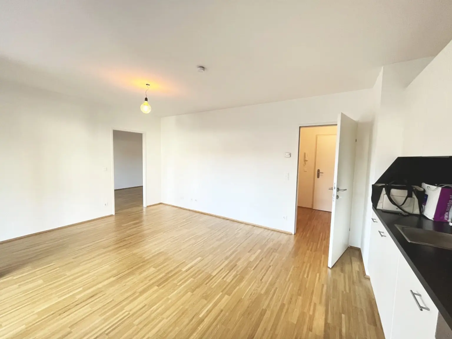 Moderne 2-Zimmer-Wohnung mit ruhiger Terrasse und Dachgarten - 
in U-Bahn-Nähe!