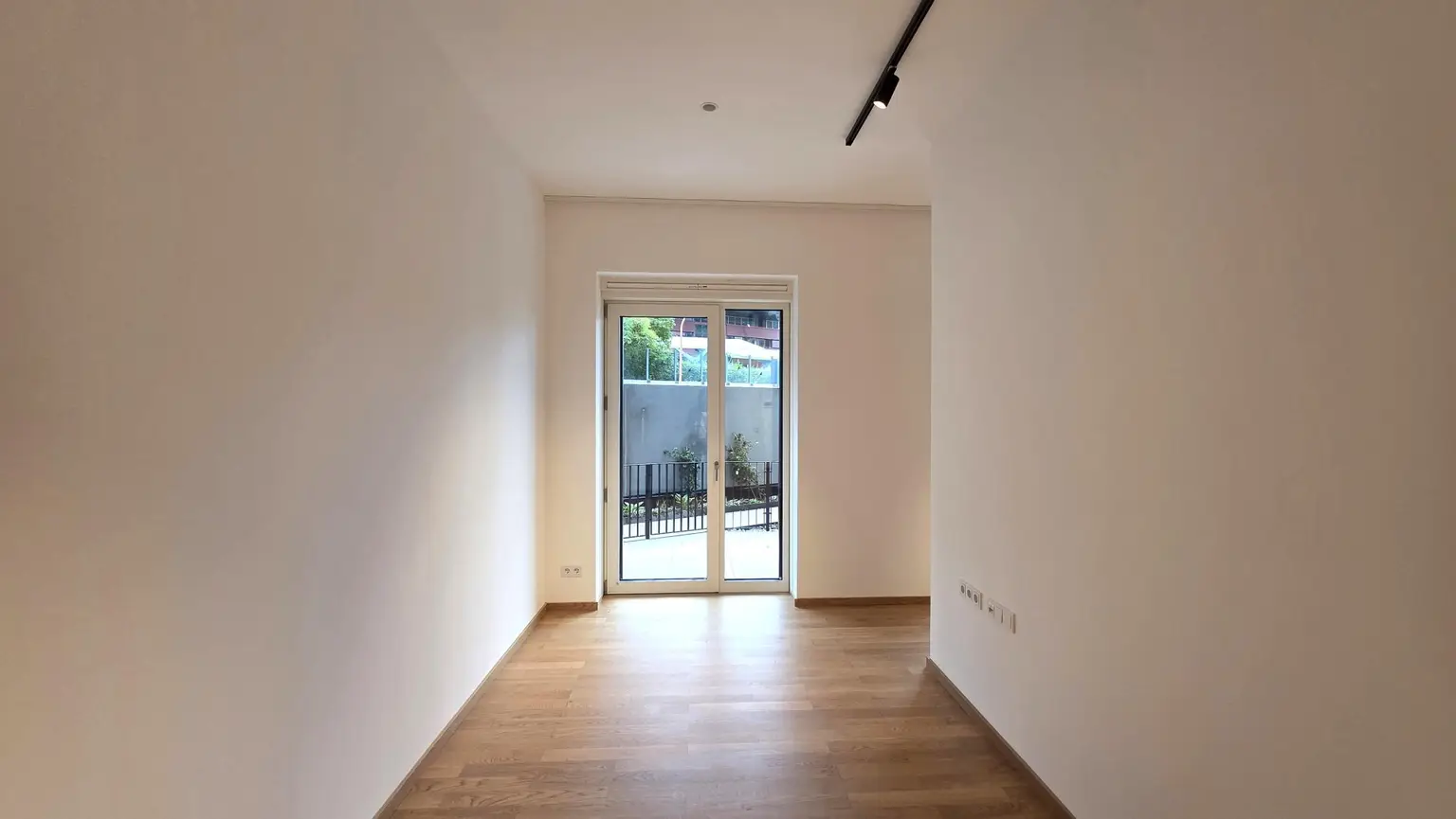 DC-FLATS: High-End-Apartment next UNO-City!! ERSTBEZUG!!