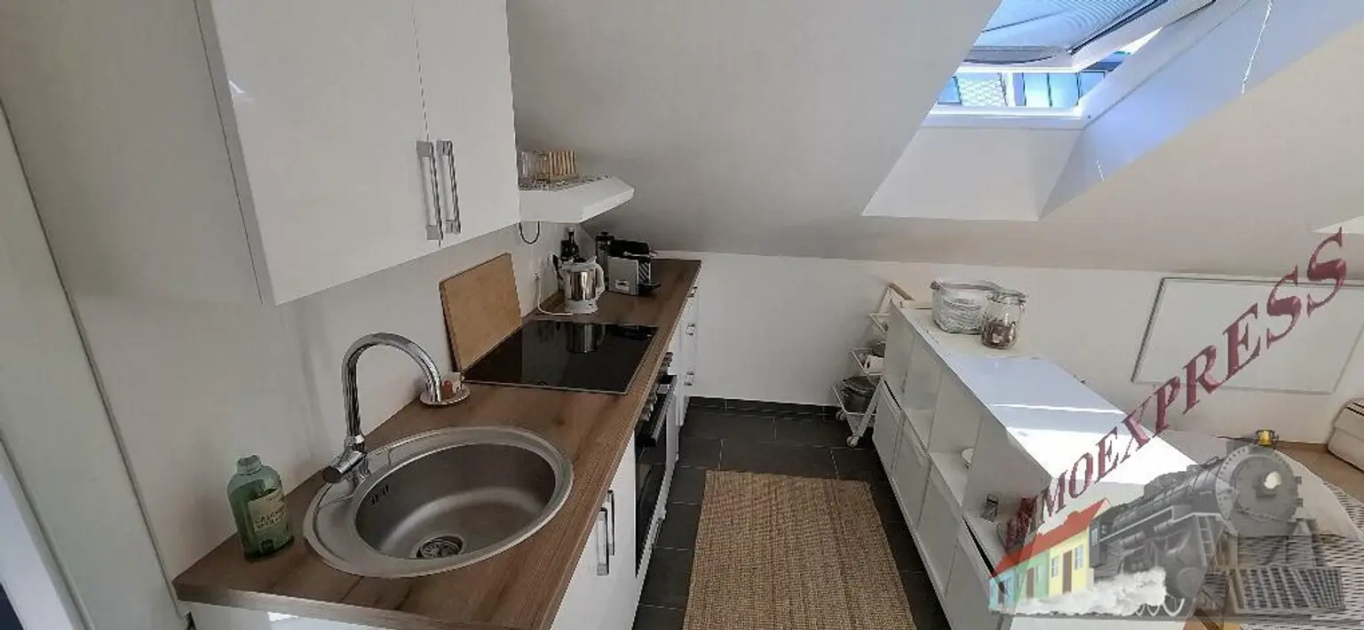 Wunderschöne Dachwohnung mit Klimaanlage in der Märzstraße Nähe S-Bahn - Einzug 1.12.25 unbefristeter Mietvertrag! Kein Lift im Haus!!!