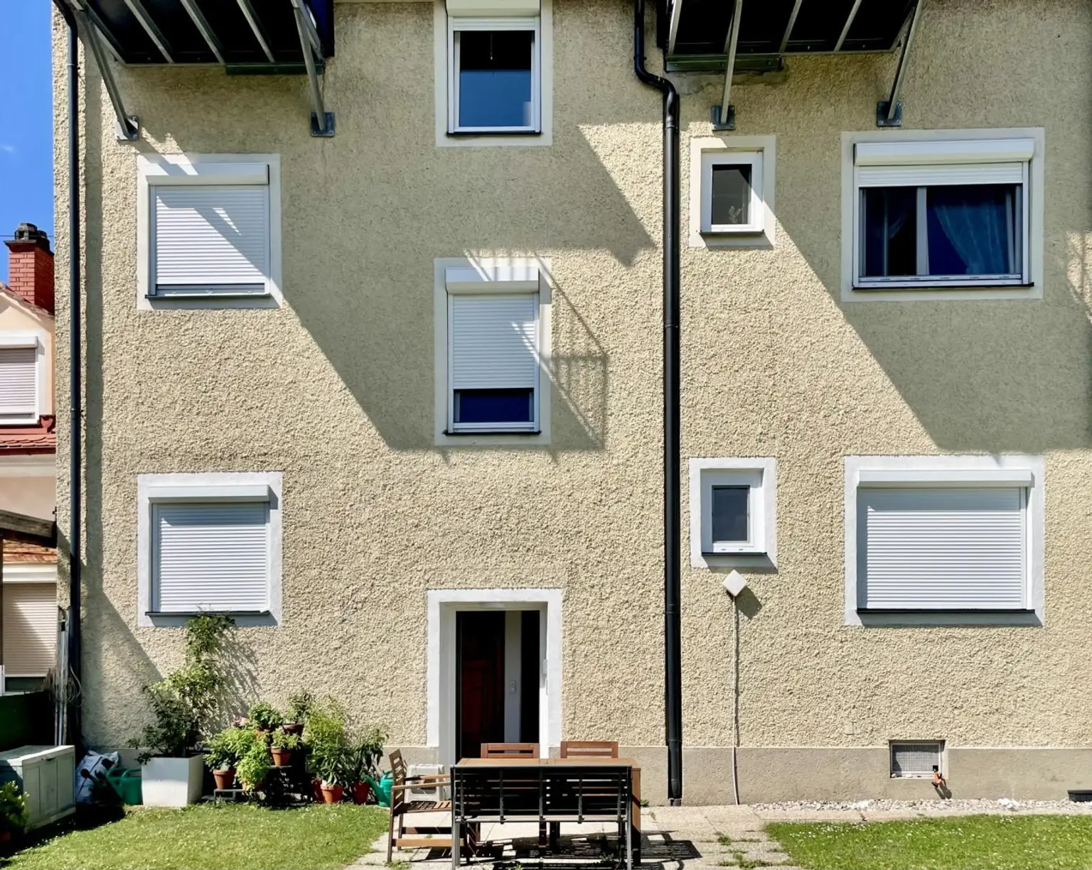 Modern sanierte Dachgeschosswohnung mit hochwertiger Klimaanlage