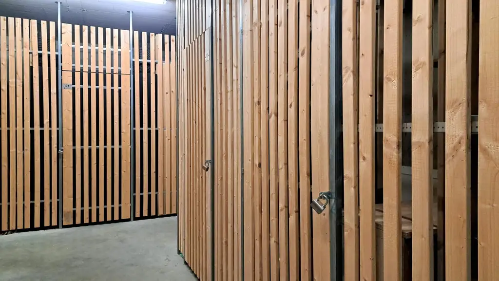 Bezugsfertige vollmöblierte 2-Zimmer-Wohnung mit Balkon