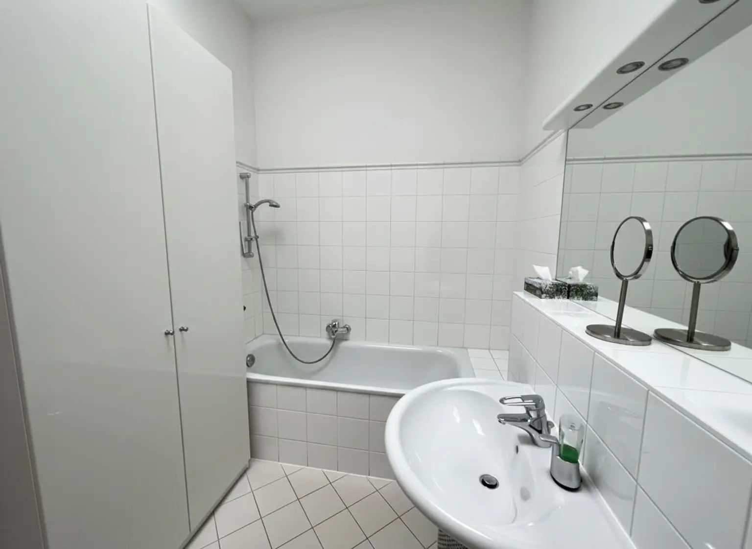 UNBEFRISTET: Klimatisierte, ruhige 3-Zimmer Wohnung mit Terrasse und Blick über die Dächer Wiens