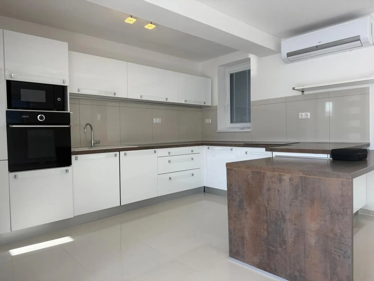 EG offene Küche mit Speis