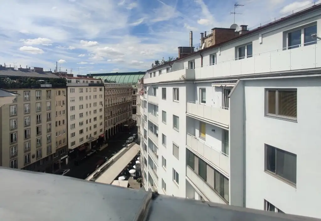 Über den Wolken Nahe der Staatsoper