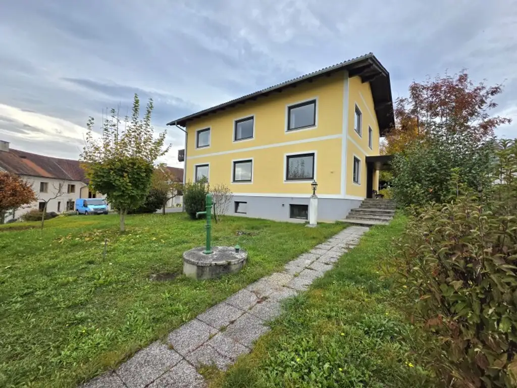 Ruhiges Zweifamilienhaus in kinderfreundlicher Lage!