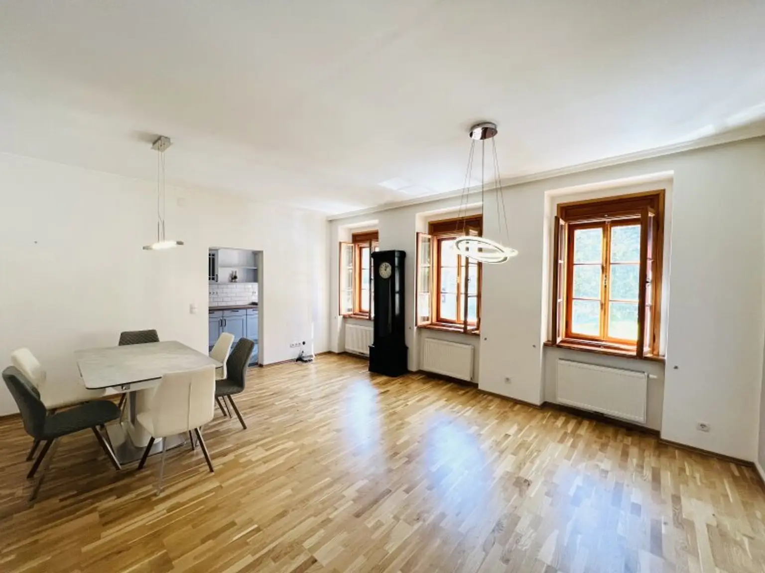 Wiener Stadthaus bei Schönbrunn – Airbnb-Nutzung & attraktives Entwicklungspotenzial mit Baubewilligung